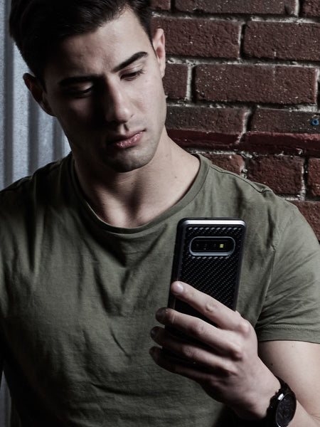 Luxurious Case for Samsung Galaxy S10. Raptic Lux in black carbon fiber.