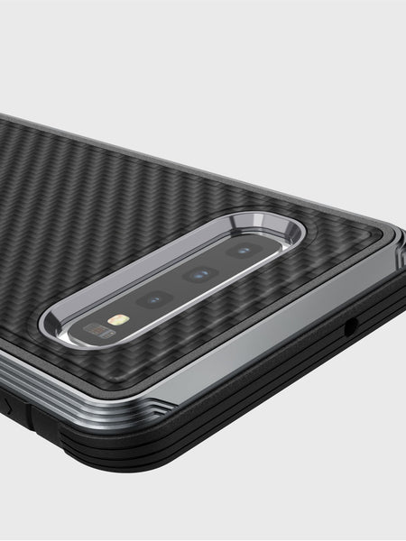 Luxurious Case for Samsung Galaxy S10. Raptic Lux in black carbon fiber.