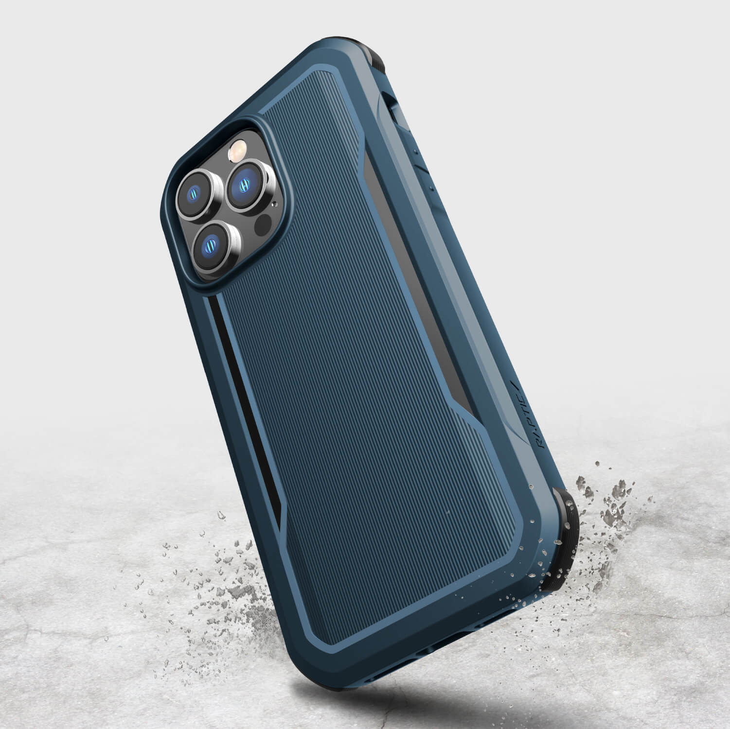 The Fort Built for MagSafe iPhone 14/15 Pro Max Case - Raptic is shown in blue.